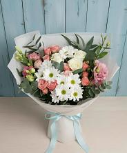Букет цветов из:  Розы, Лизиантусы и Хризантемы в Левошево