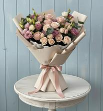 Букет цветов из:  Розы и Лизиантусы в Левошево