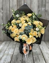 Букет цветов из:  Розы и Лизиантусы в Левошево