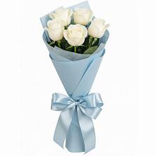 Букет 5 Белых роз Проуд в Левошево