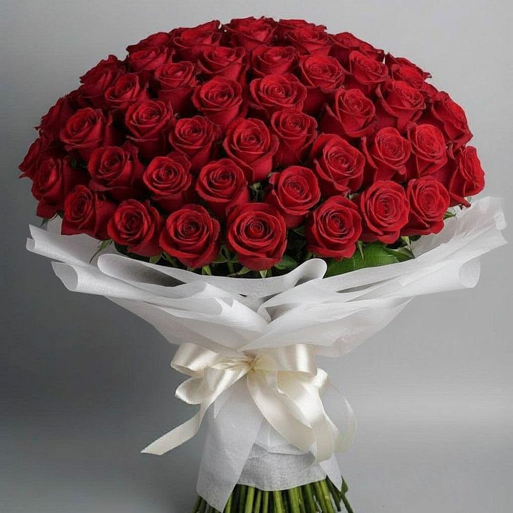Букет 101 Красная роза Блэк Мэджик в Левошево