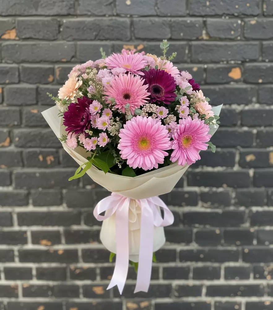 Букет цветов из: Герберы и Хризантемы в Левошево