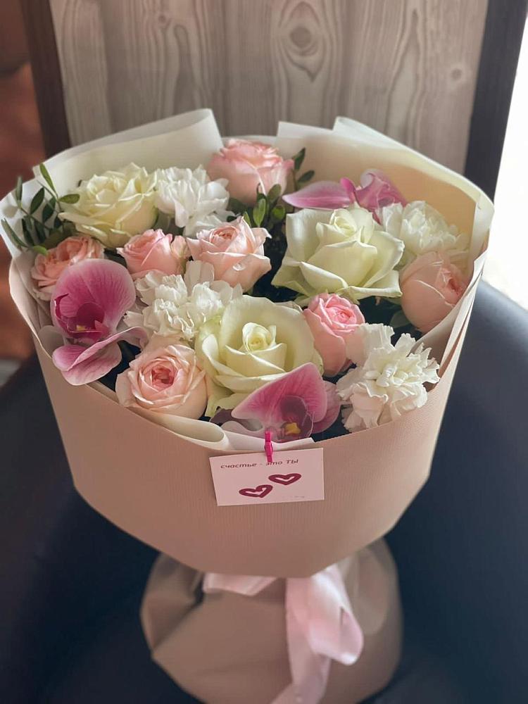 Букет цветов из: Орхидеи, Розы и Гвоздики в Левошево