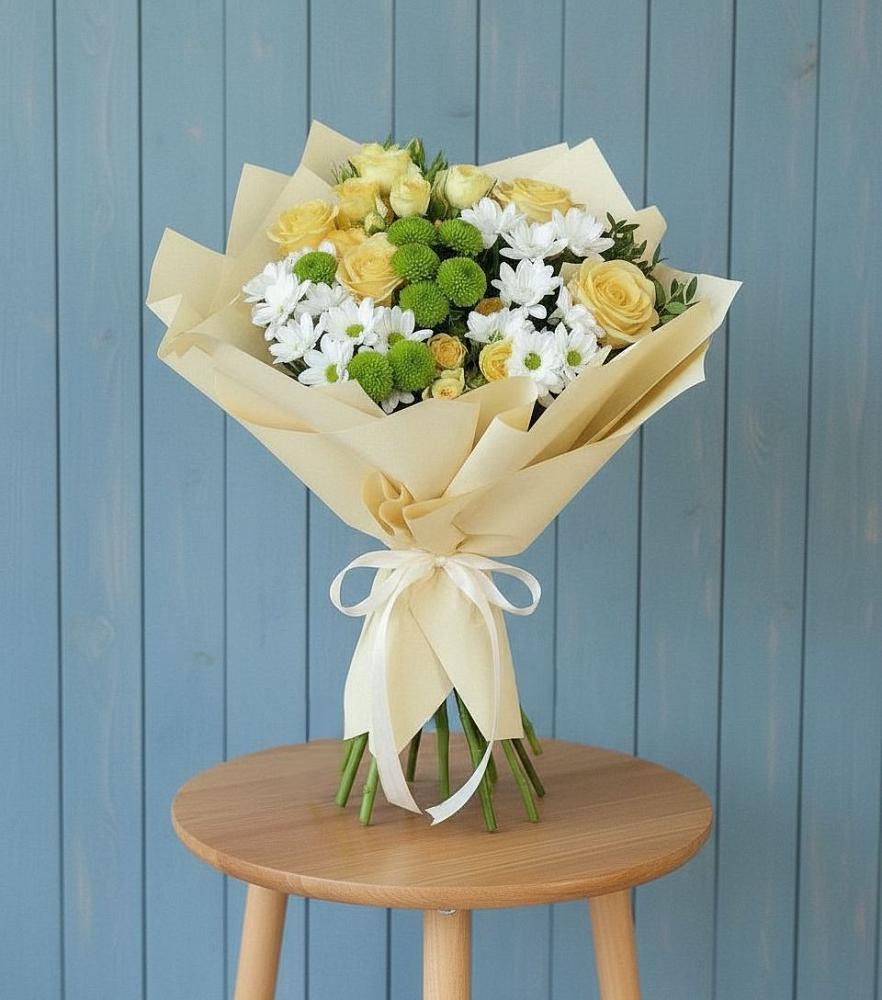 Букет цветов из: Хризантемы и Розы в Левошево