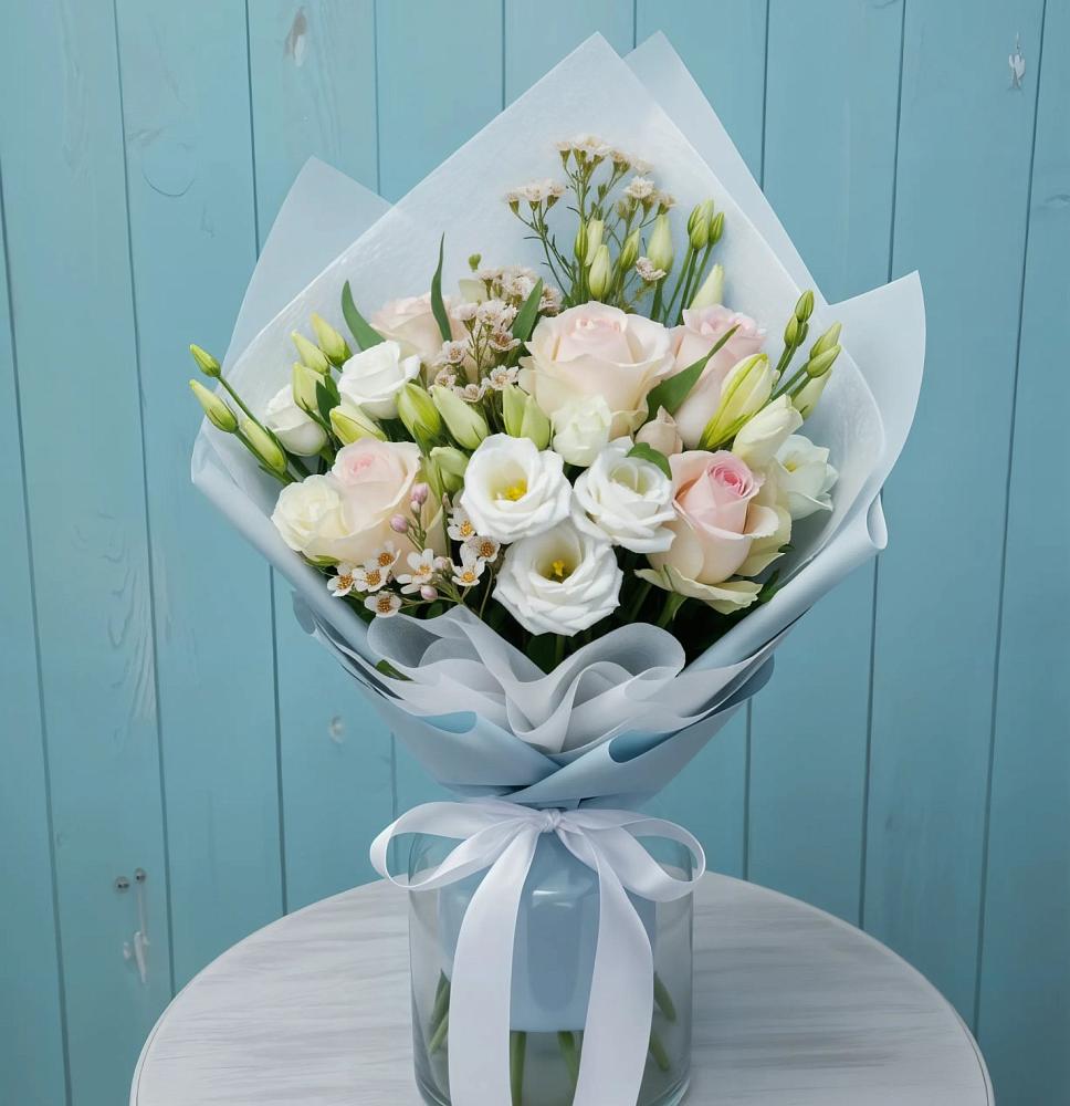 Букет цветов из: Розы и Лизиантусы в Левошево