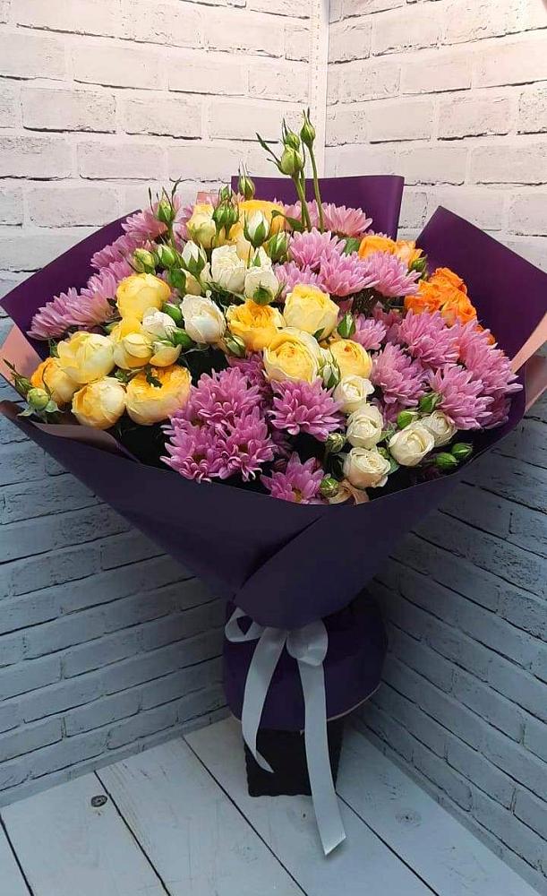 Букет цветов из: Хризантемы и Розы в Левошево