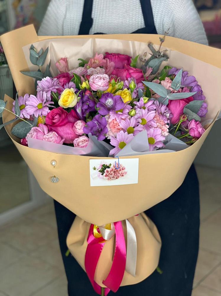 Букет цветов из: Хризантемы, Гвоздики и Альстромерии в Левошево