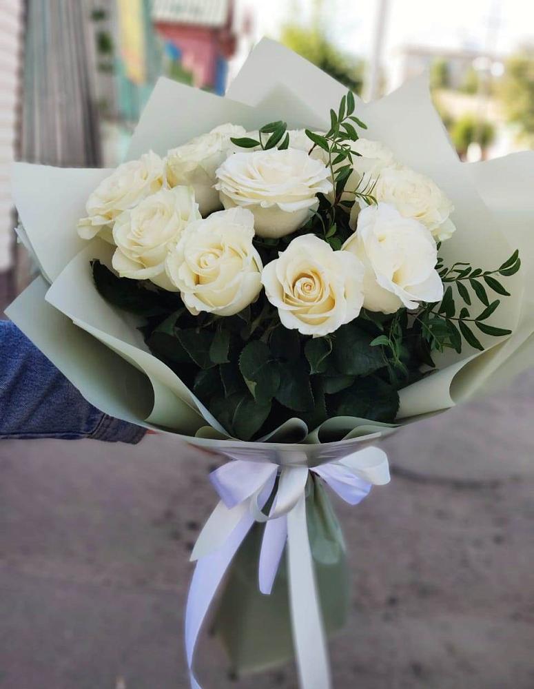 Букет Белые розы Проуд в Левошево