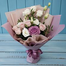 Букет цветов из:  Розы и Лизиантусы в Левошево