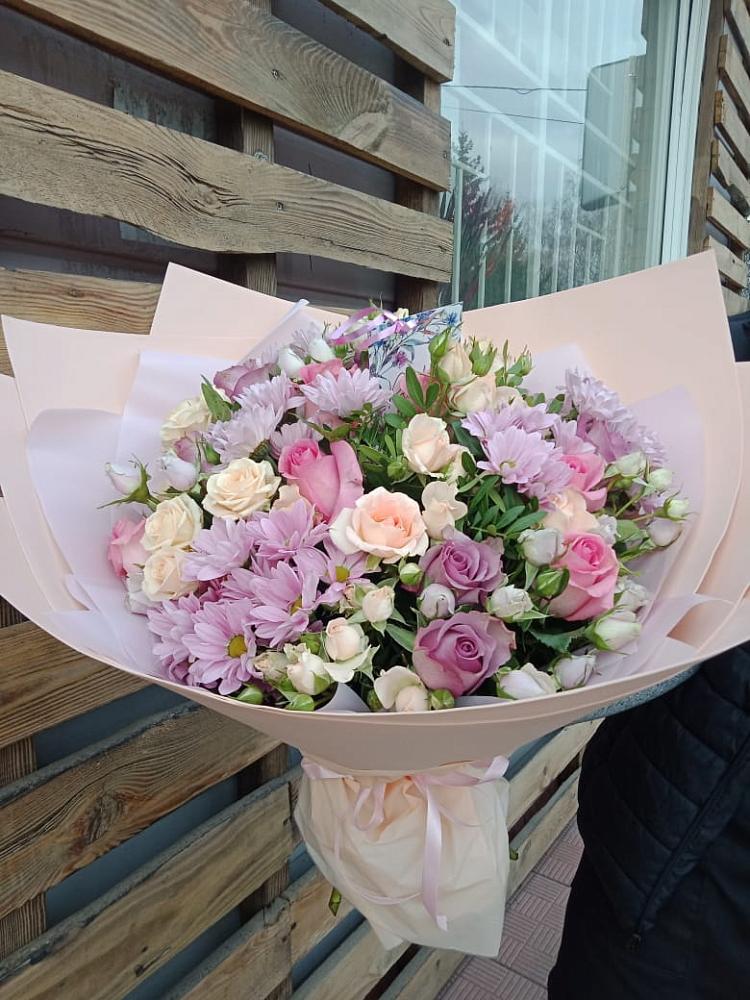 Букет цветов из: Розы и Хризантемы в Левошево