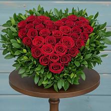 Цветочная композиция из Розы в виде сердца в Левошево