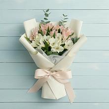 Букет цветов из:  Альстромерии в Левошево