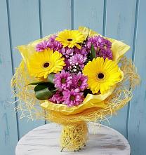 Букет цветов из:  Хризантемы и Герберы в Левошево