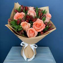 Букет цветов из:  Розы и Альстромерии в Левошево