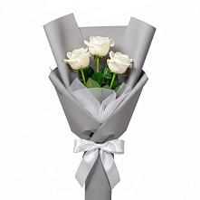 Букет 3 белые розы в Левошево
