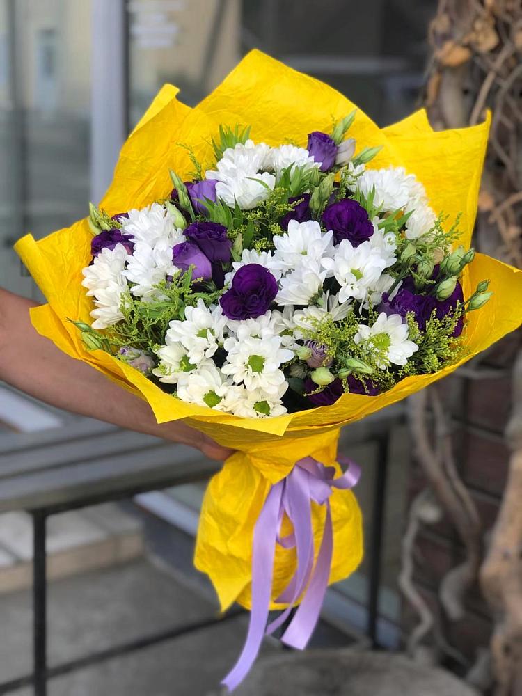 Букет цветов из: Ирисы, Хризантемы и Ромашки в Левошево