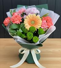 Букет цветов из:  Гвоздики, Розы, Герберы и Хризантемы в Левошево