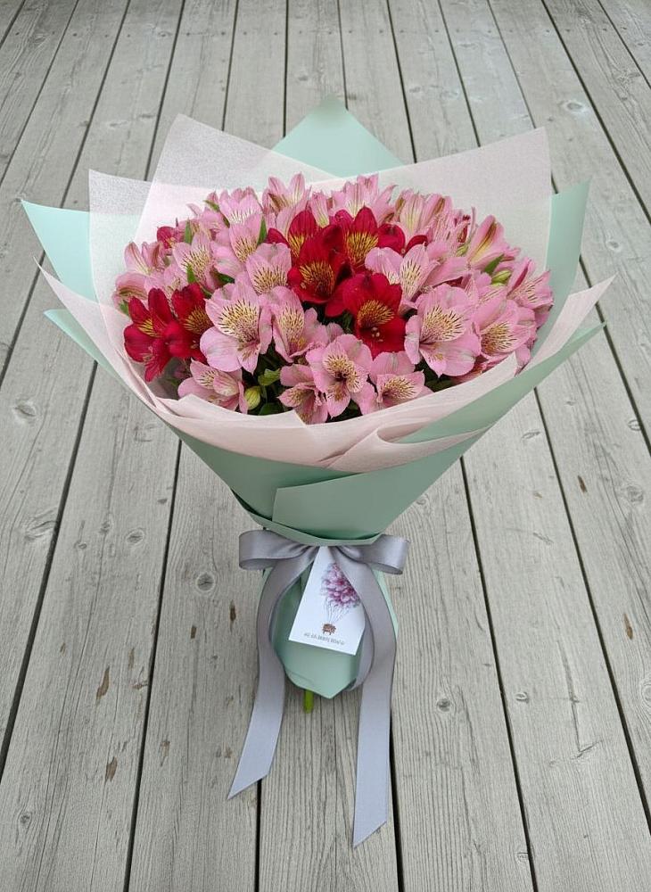 Букет цветов из: Альстромерии в Левошево