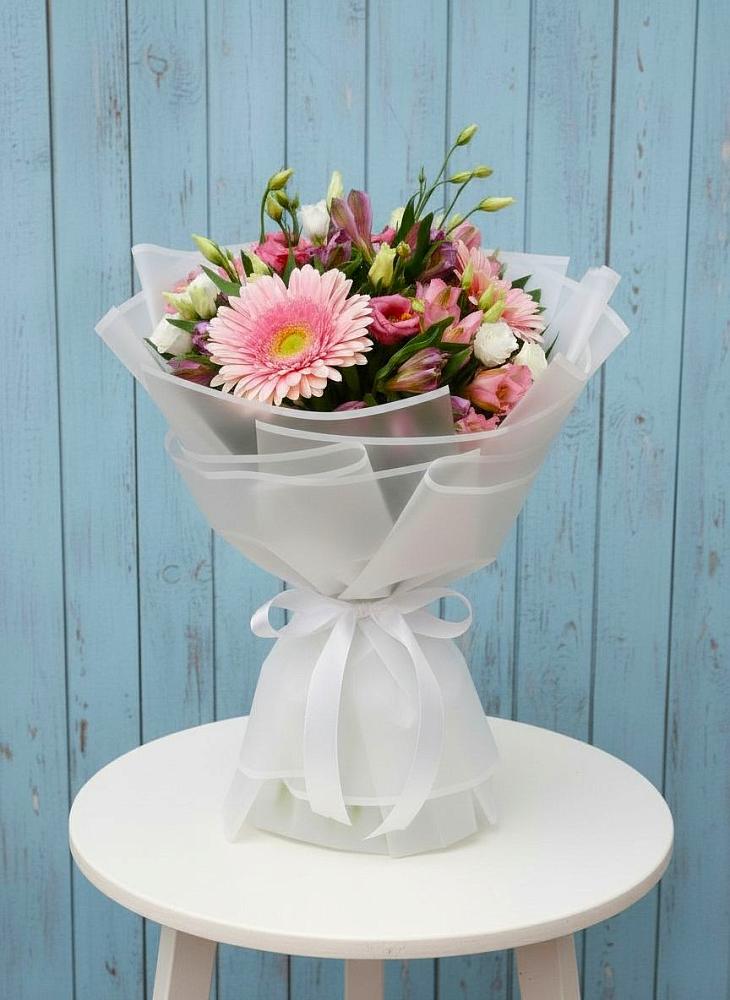 Букет цветов из: Герберы, Альстромерии и Лизиантусы в Левошево