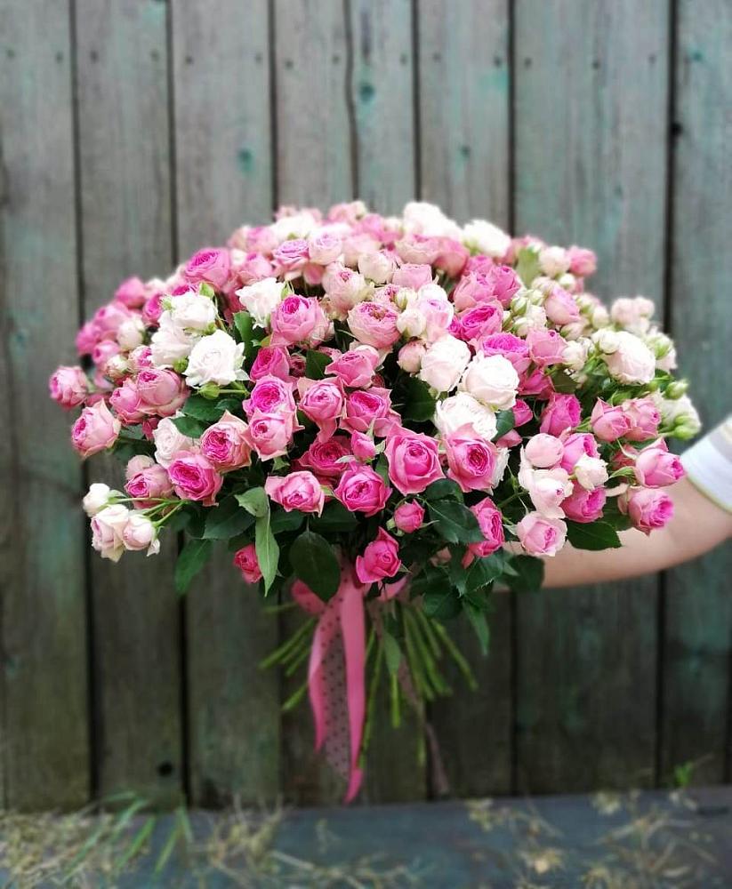 Букет Розовые кустовые розы Натали и Лав Лидия в Левошево