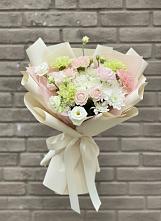 Букет цветов из:  Гвоздики, Розы, Лизиантусы и Хризантемы в Левошево
