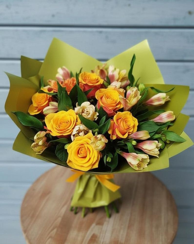 Букет цветов из: Альстромерии и Розы в Левошево