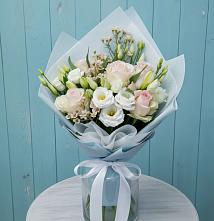 Букет цветов из:  Розы и Лизиантусы в Левошево