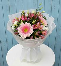 Букет цветов из:  Герберы, Альстромерии и Лизиантусы в Левошево