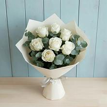 Букет Белые розы в Эвкалипте в Левошево