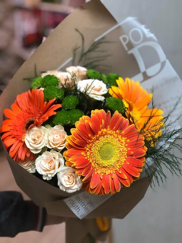 Букет цветов из: Герберы, Хризантемы и Розы в Левошево