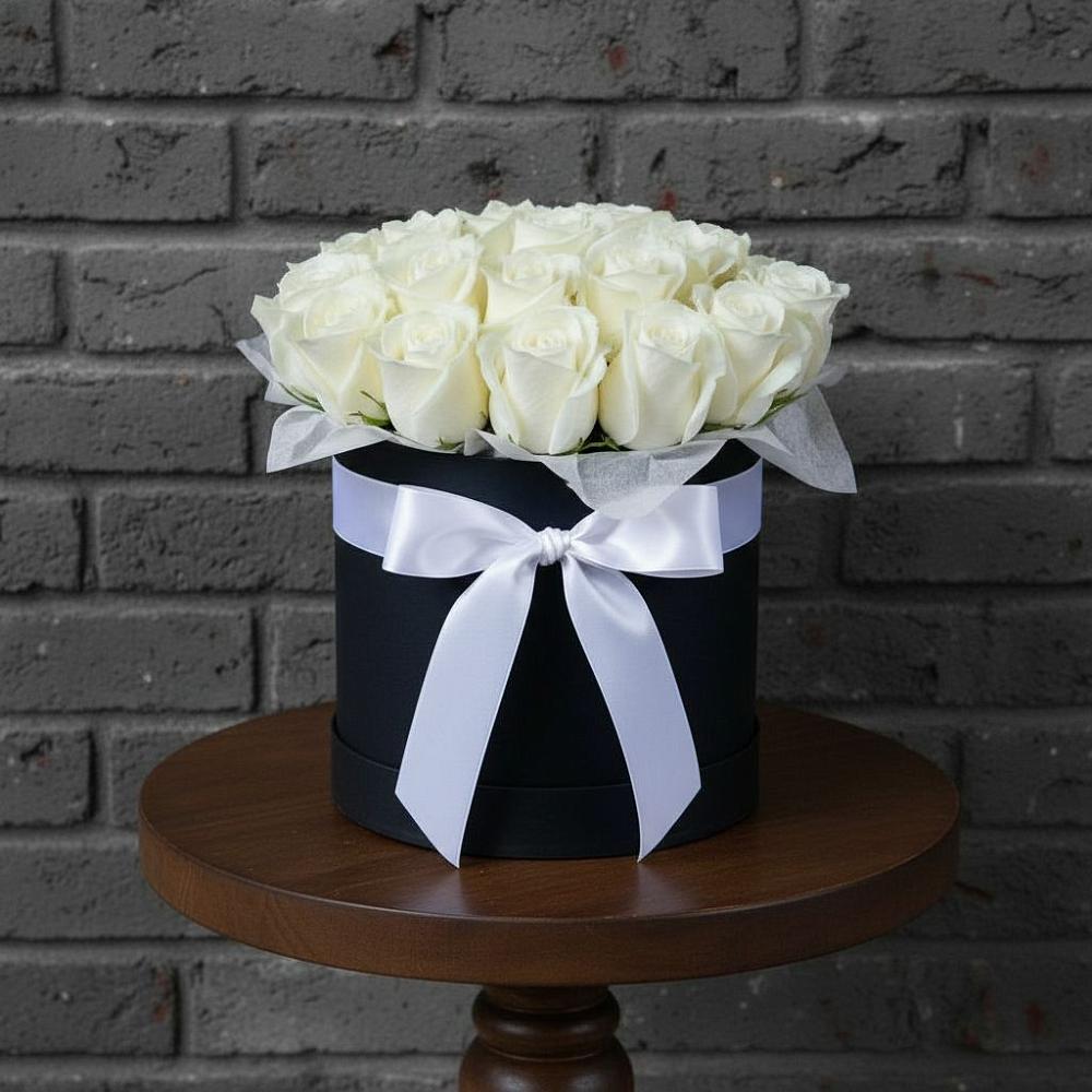 Цветочная композиция из Розы в шляпной коробке в Левошево