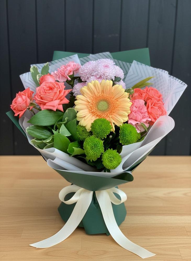 Букет цветов из: Гвоздики, Розы, Герберы и Хризантемы в Левошево