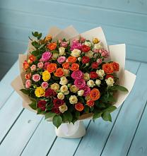 Букет Микс из разноцветных кустовых роз в Левошево