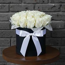 Цветочная композиция из Розы в шляпной коробке в Левошево