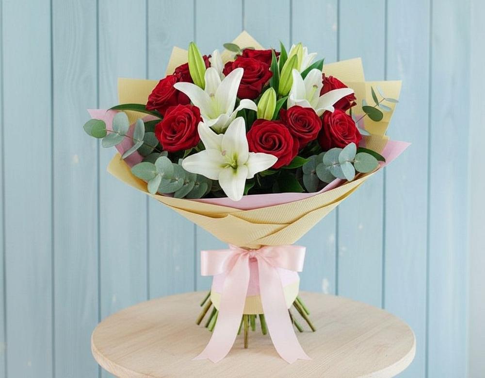 Букет цветов из: Лилии и Розы в Левошево