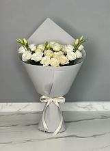 Букет цветов из:  Розы и Лизиантусы в Левошево